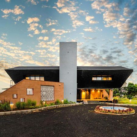 Pearl Lakeview Mansion: Luxurious Lakeside Villa with Infinity Pool and Entertainment Igatpuri Exterior photo