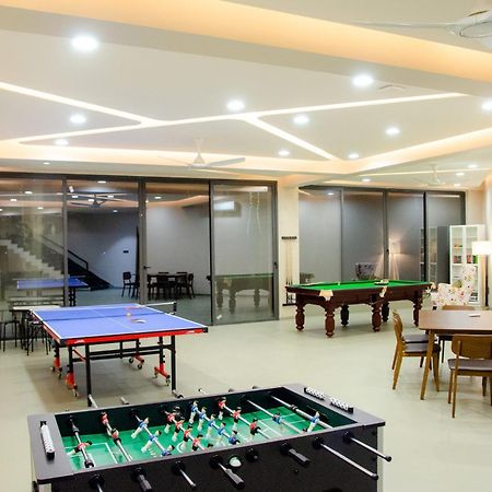 Pearl Lakeview Mansion: Luxurious Lakeside Villa with Infinity Pool and Entertainment Igatpuri Exterior photo