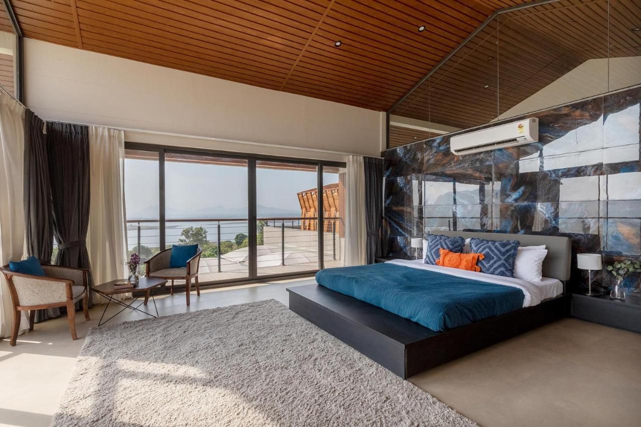 Pearl Lakeview Mansion: Luxurious Lakeside Villa with Infinity Pool and Entertainment Igatpuri Exterior photo
