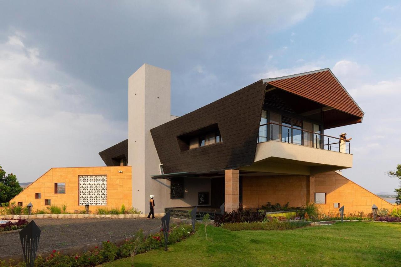 Pearl Lakeview Mansion: Luxurious Lakeside Villa with Infinity Pool and Entertainment Igatpuri Exterior photo
