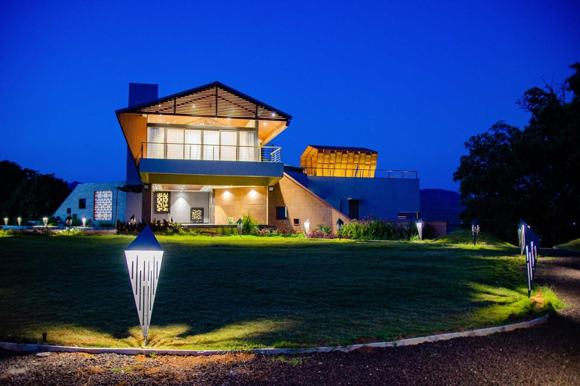 Pearl Lakeview Mansion: Luxurious Lakeside Villa with Infinity Pool and Entertainment Igatpuri Exterior photo