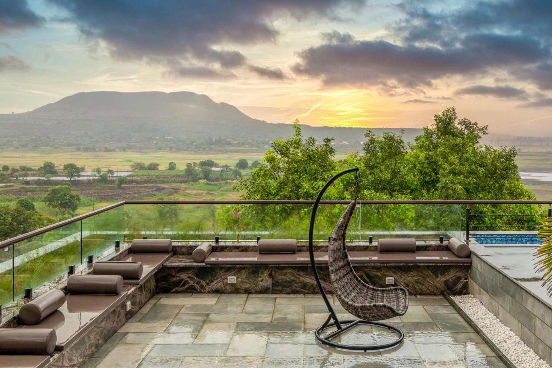 Pearl Lakeview Mansion: Luxurious Lakeside Villa with Infinity Pool and Entertainment Igatpuri Exterior photo