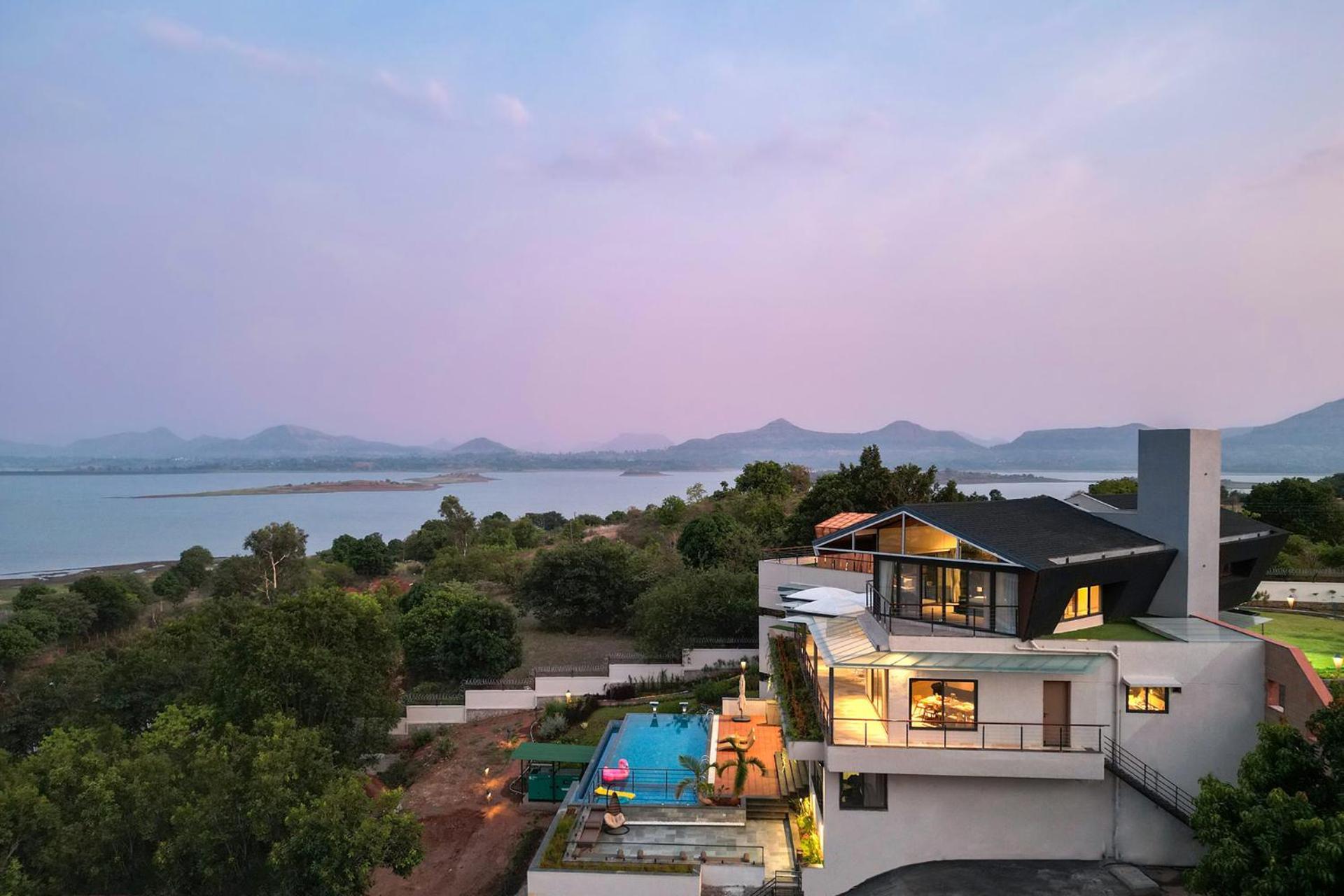 Pearl Lakeview Mansion: Luxurious Lakeside Villa with Infinity Pool and Entertainment Igatpuri Exterior photo