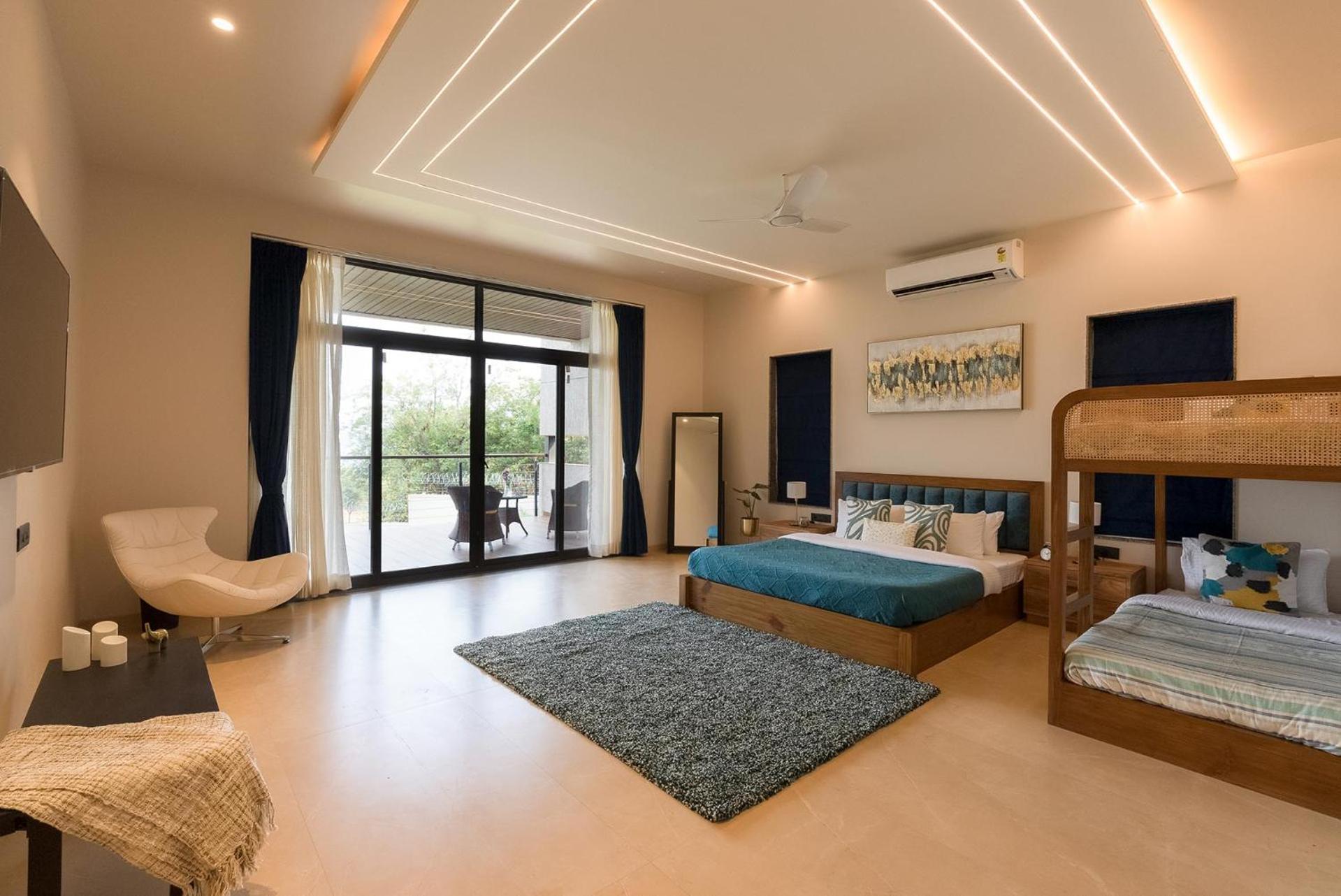 Pearl Lakeview Mansion: Luxurious Lakeside Villa with Infinity Pool and Entertainment Igatpuri Exterior photo