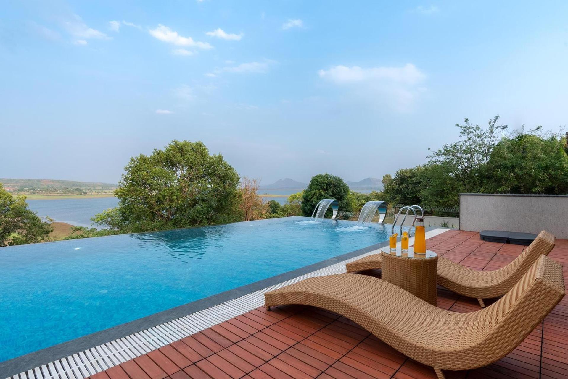 Pearl Lakeview Mansion: Luxurious Lakeside Villa with Infinity Pool and Entertainment Igatpuri Exterior photo