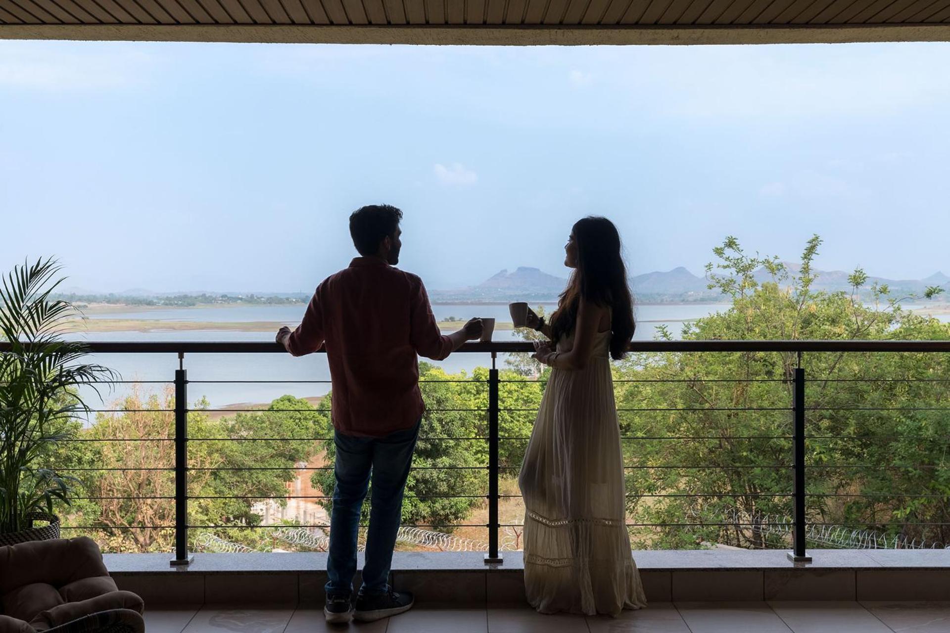 Pearl Lakeview Mansion: Luxurious Lakeside Villa with Infinity Pool and Entertainment Igatpuri Exterior photo